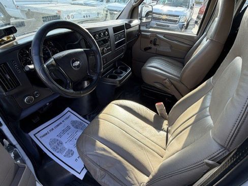 Used 2008 Chevrolet Express 3500 RWD image 17