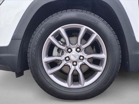 Used 2023 GMC Terrain SLT AWD/4WD image 24