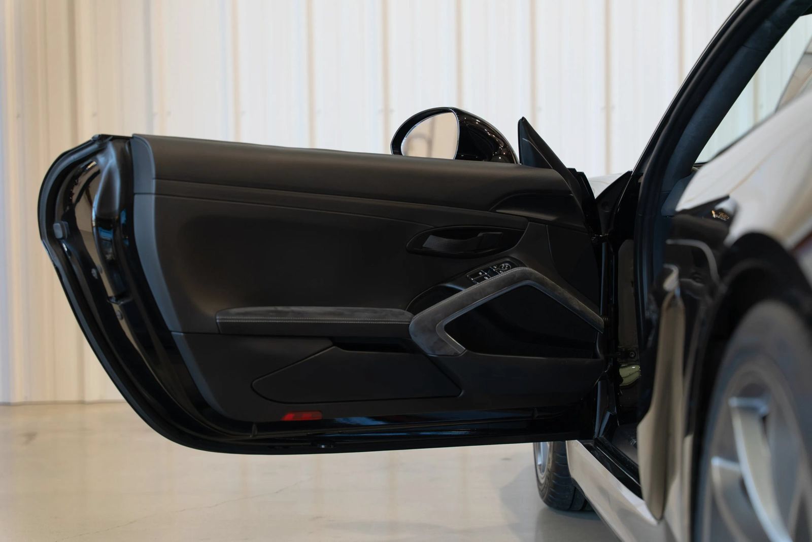 Used 2016 Porsche Cayman GT4 RWD image 28