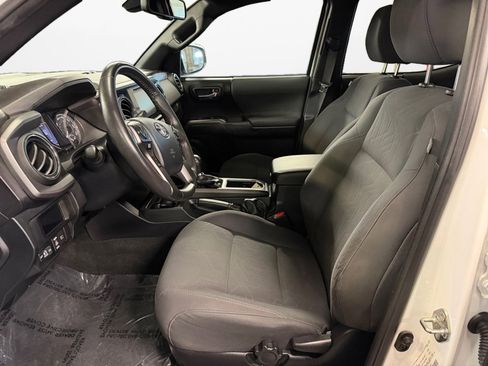 Used 2019 Toyota Tacoma TRD Sport image 11