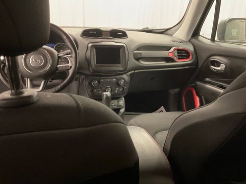 Used 2019 Jeep Renegade Trailhawk w/ Cold Weather Group II image 28