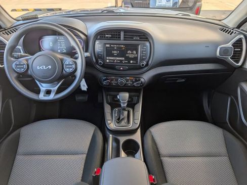 Used 2023 Kia Soul LX image 23
