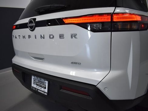 New 2025 Nissan Pathfinder SV image 12