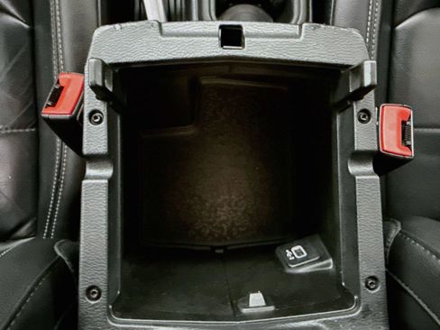 Used 2019 Jeep Wrangler Unlimited Sahara AWD/4WD image 36