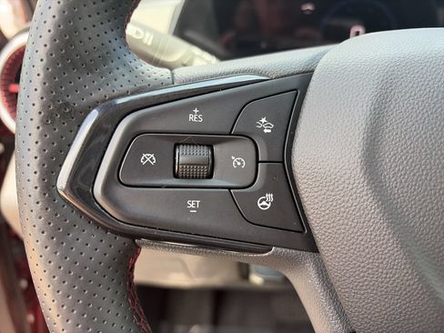 Used 2024 Chevrolet Trax RS w/ Sunroof Package FWD image 20