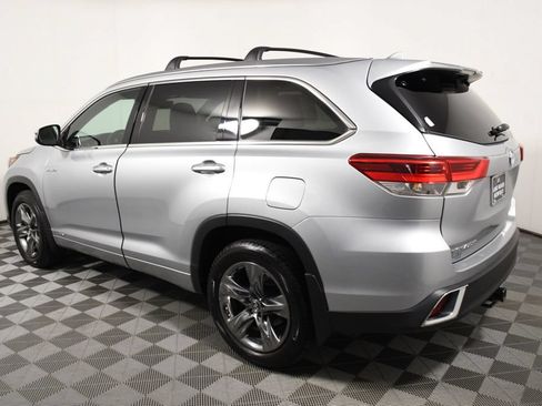 Used 2017 Toyota Highlander Limited Platinum AWD/4WD image 3
