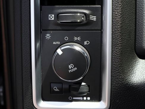 Used 2019 RAM 1500 Classic Warlock image 16