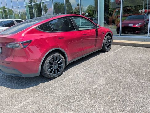 Used 2025 Tesla Model Y Long Range RWD image 4