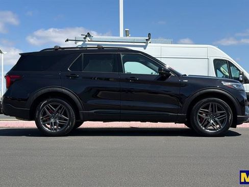 Used 2025 Ford Explorer ST-Line w/ ST-Line Street Pack AWD/4WD image 3
