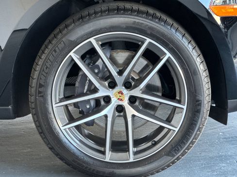 Certified 2026 Porsche Macan AWD/4WD image 31