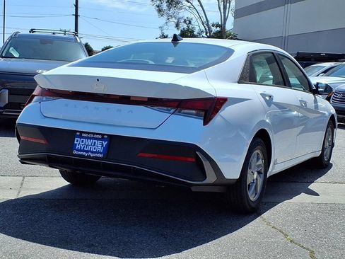 New 2026 Hyundai Elantra SE FWD image 4