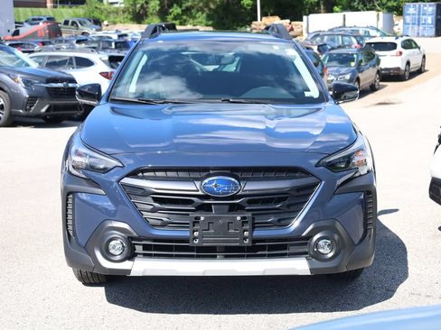 Certified 2025 Subaru Outback Limited AWD/4WD image 3