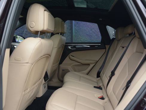 Certified 2026 Porsche Macan AWD/4WD image 30