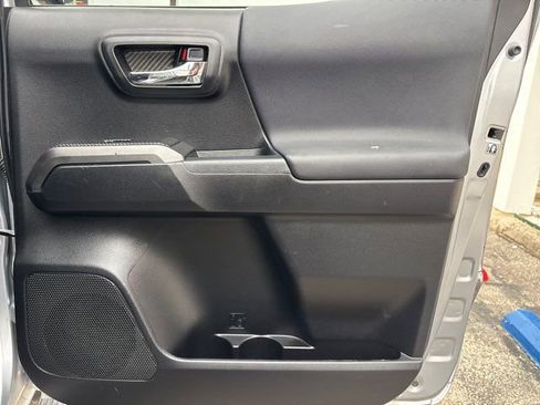 Used 2019 Toyota Tacoma TRD Off-Road image 41