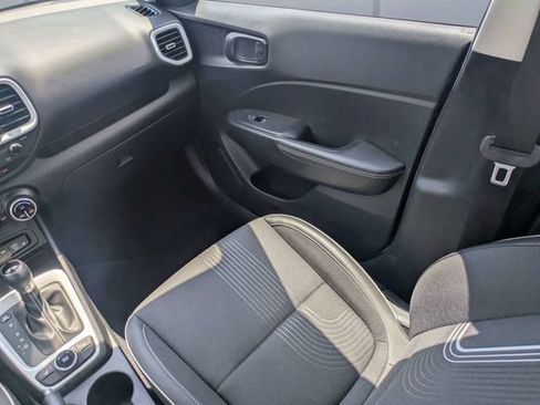 Used 2025 Hyundai Venue Limited FWD image 46