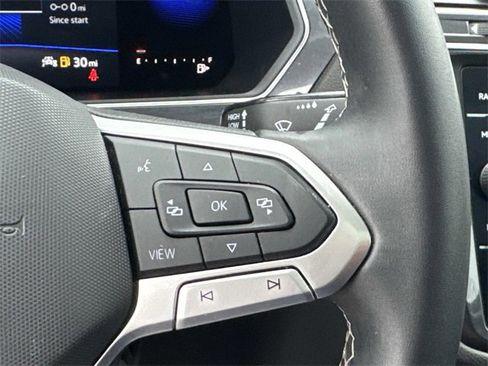 Certified 2022 Volkswagen Tiguan SE w/ Panoramic Sunroof Package image 17