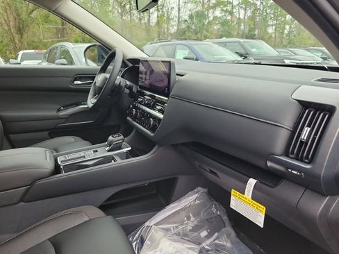 New 2026 Nissan Pathfinder SL FWD image 32