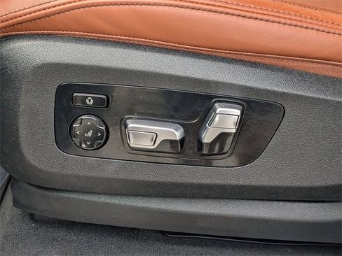 Used 2024 BMW X5 xDrive40i w/ Premium Package image 21