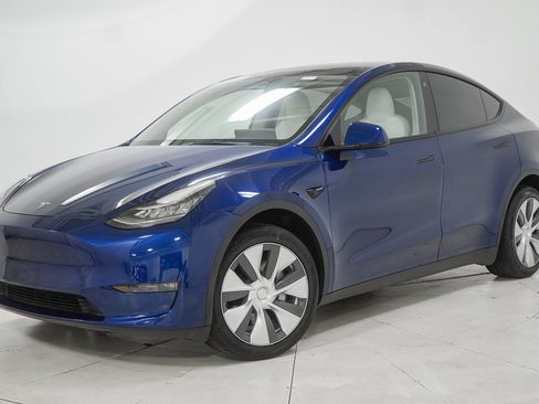 Used 2023 Tesla Model Y Long Range AWD/4WD image 1