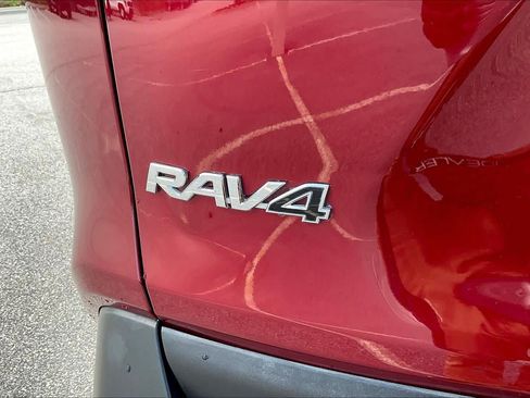 Used 2019 Toyota RAV4 XLE FWD image 30