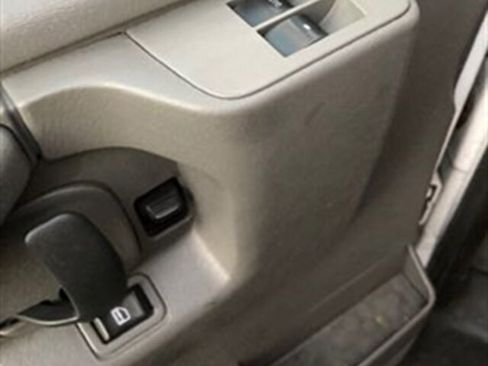 Used 2014 Chevrolet Express 2500 image 8