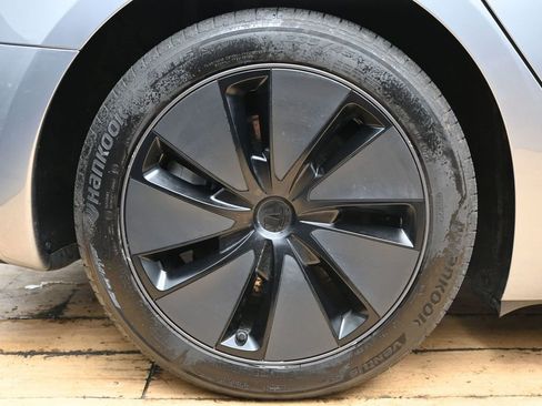 Used 2025 Tesla Model 3 Long Range image 9