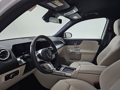 Used 2025 Mercedes-Benz GLB 250 image 6