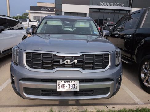 Used 2023 Kia Telluride S w/ S Sunroof Package FWD image 2