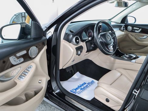 Used 2016 Mercedes-Benz GLC 300 4MATIC image 3