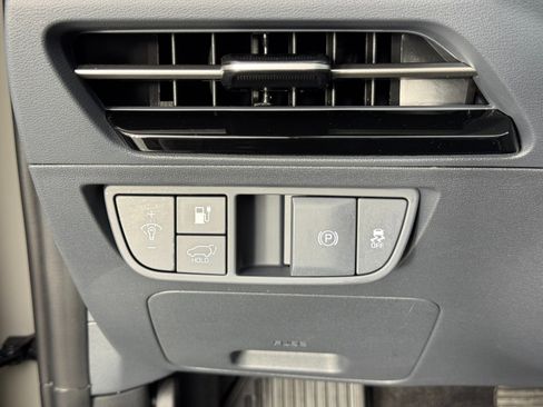 Used 2023 Kia EV6 Wind image 17