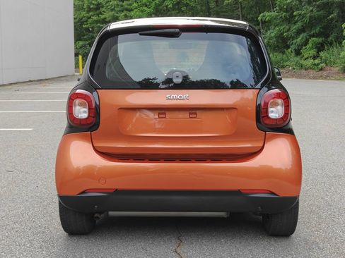 Used 2016 smart fortwo passion RWD image 4