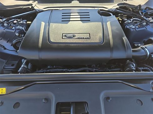 Certified 2025 Land Rover Discovery S image 33