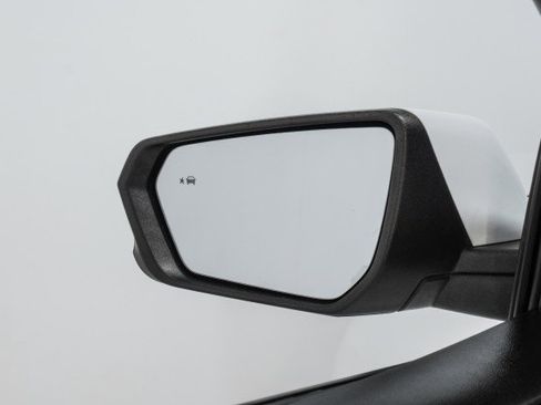 Used 2022 Chevrolet Equinox LT w/ Driver Convenience Package image 38