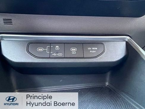 Used 2025 Kia Carnival FWD image 23
