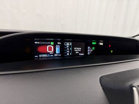 Used 2017 Toyota Prius Two image 12