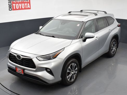 Used 2024 Toyota Highlander XLE AWD/4WD image 28
