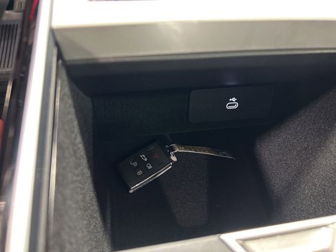 Used 2025 Land Rover Range Rover SE image 42