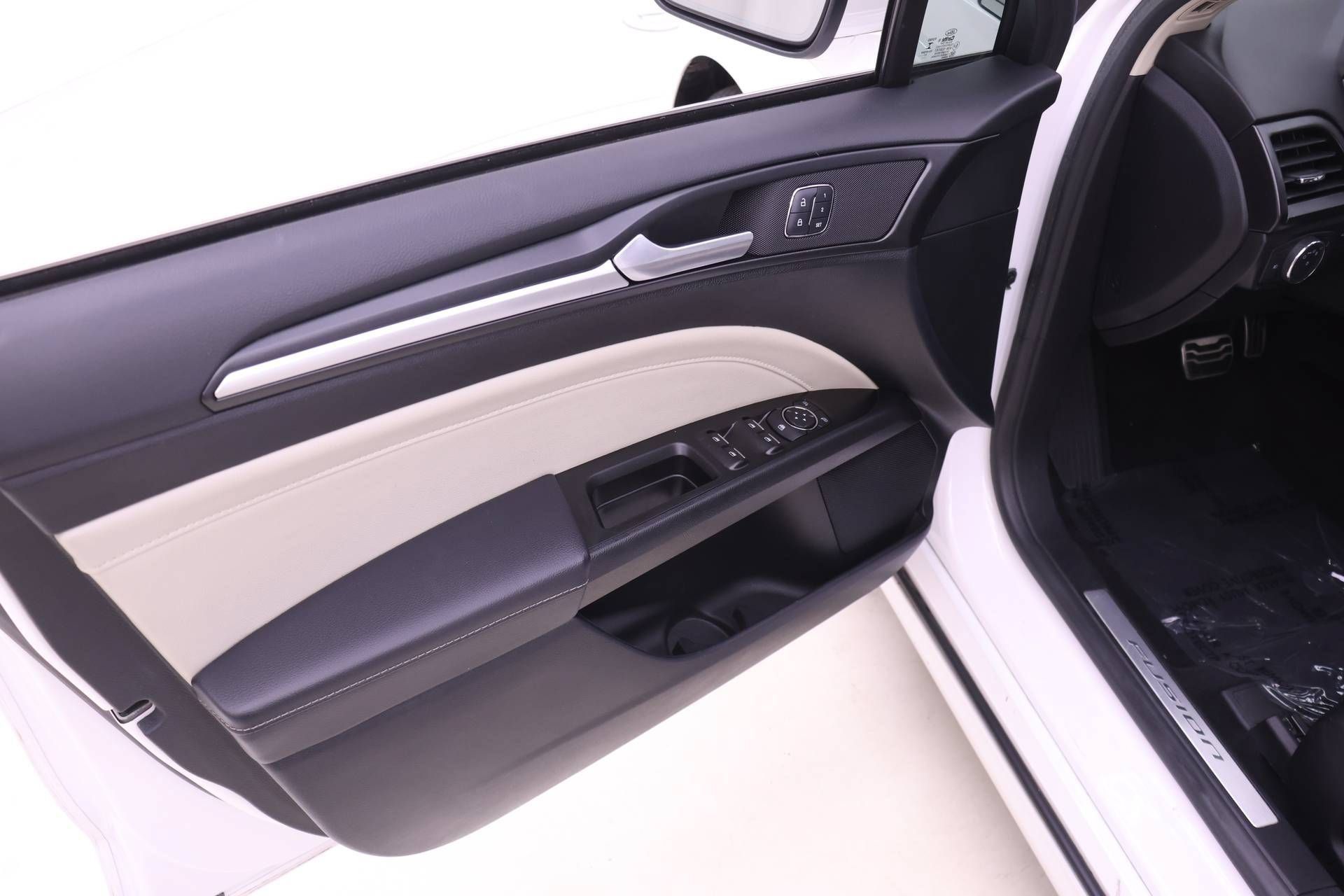 Used 2018 Ford Fusion Titanium AWD/4WD image 9