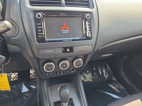 Used 2018 Mitsubishi Outlander Sport ES FWD image 9