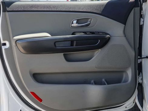 Used 2021 Kia Sedona LX image 19