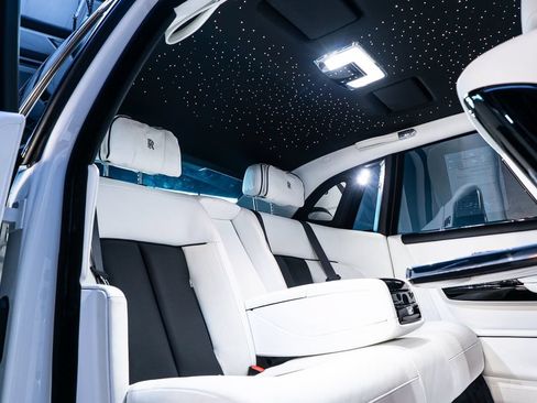 Used 2022 Rolls-Royce Phantom Sedan w/ The Phantom Package RWD image 31