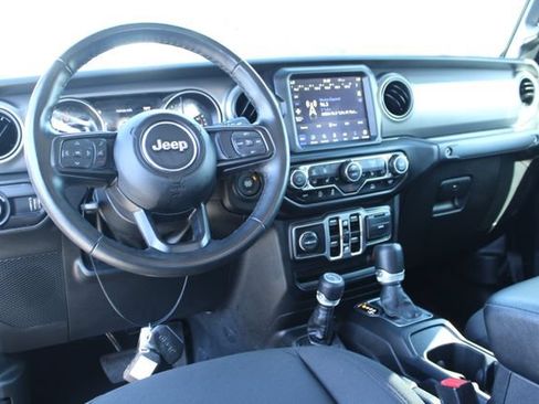 Used 2023 Jeep Gladiator Sport AWD/4WD image 19