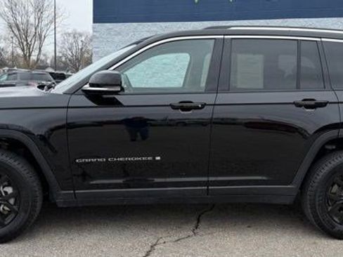 Used 2022 Jeep Grand Cherokee Limited AWD/4WD image 2