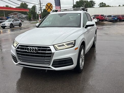 Used 2019 Audi Q5 2.0T Premium Plus w/ Premium Plus Package AWD/4WD image 2