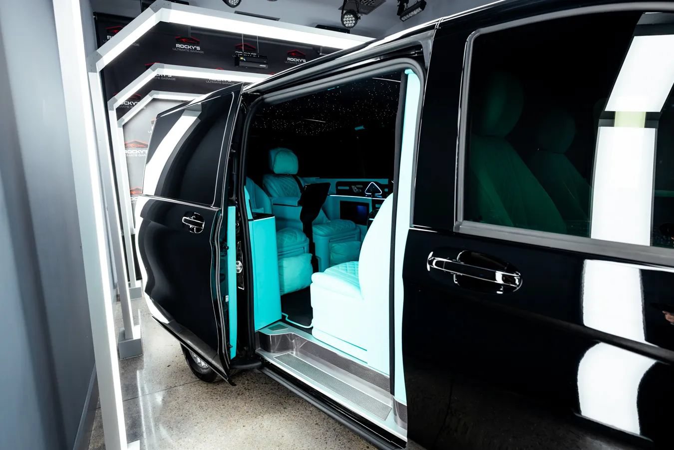 Used 2023 Mercedes-Benz Metris Passenger image 3
