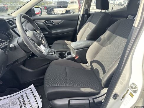 Used 2020 Nissan Rogue Sport S image 11