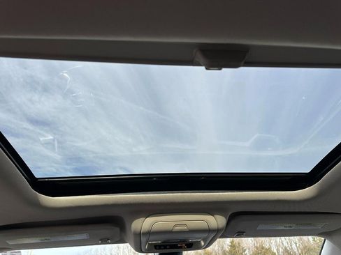 Used 2022 GMC Acadia Denali image 16