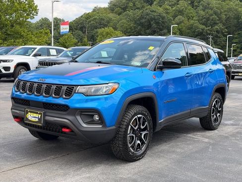 Used 2025 Jeep Compass Trailhawk AWD/4WD image 8