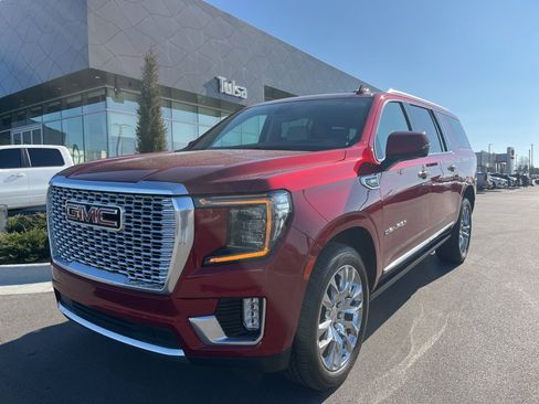Used 2022 GMC Yukon XL Denali image 1