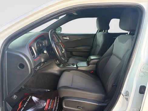 Used 2018 Dodge Charger SXT w/ Blacktop Package RWD image 12